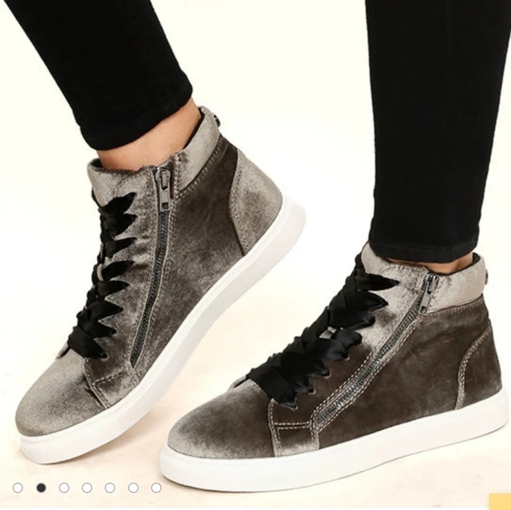 Steve Madden Women's Earnst-V Suede High Tops w/ Side Zip, Size‎ 6.5 B.